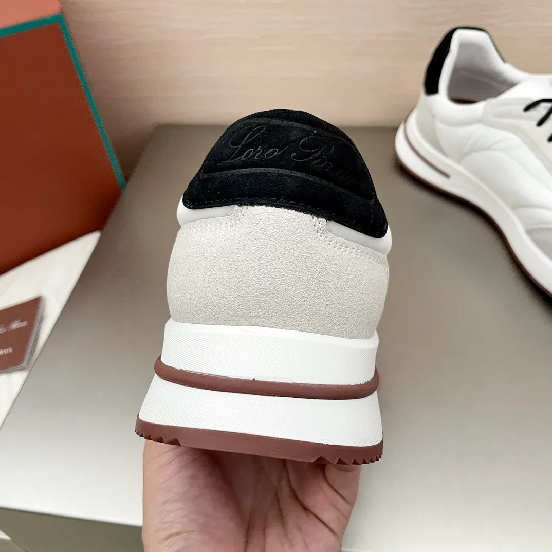 Factory price: 460💰Loro men's shoes💰iana WeekendWalk men's waterproof sports shoes! Waterproof canvas warm men's shoes, the lightest L men's shoes in history 💰jogging shoes, the upper is made of Wind microfiber with StormSystem® waterproof and windproof treatment and goatskin, which is waterproof and warm. There will be a little wrinkle on the upper, which is normal because the waterproof fabric is very soft and the exquisite carving is very challenging. Craftsmanship and lathe workmanship, the lining is made of cloth for a warmer and more comfortable fit, and the Kummel-colored rubber outsole is made of lightweight material: this structure ensures proper weight distribution during walking, improves shock absorption and rebound, enhances grip and stability, and the eyelets and upper back of the shoe are embellished with light and very comfortable shoes! Packed in the original box at the counter, multiple colors available! Size: 39-40-41-42-43-44 45 standard leather shoe size